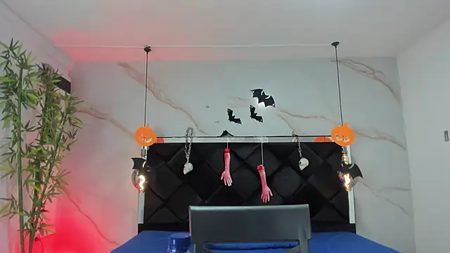 Snapshot of AngelaaCute_ chatting on 10.29.25 AngelaaCute online show from 10.29.25