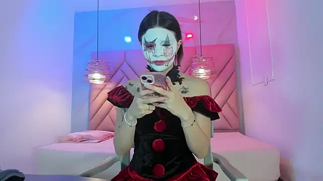 Snapshot of AngelaaCute_ chatting on 10.31.25 AngelaaCute online show from 10.31.25