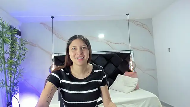 Snapshot of AngelaaCute_ chatting on 11.15.25 AngelaaCute online show from 11.15.25