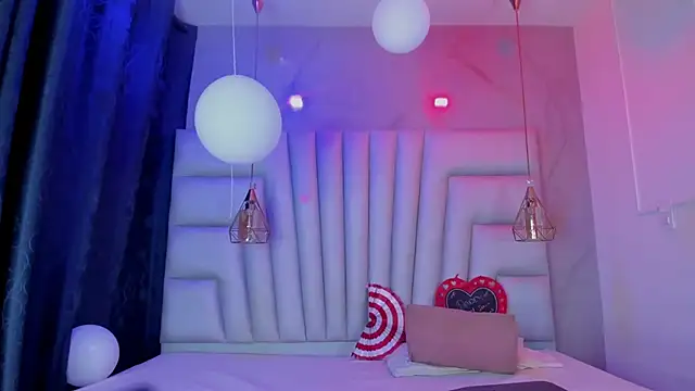 Snapshot of AngelaaCute_ chatting on 02.14.26 AngelaaCute online show from 02.14.26