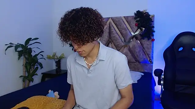 Snapshot of nickolas_moon chatting on 12.30.24 nickolas moon online show from 12.30.24