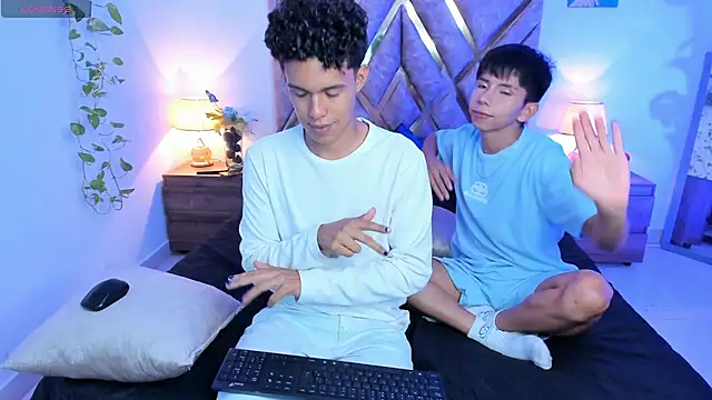 Snapshot of nickolas_moon chatting on 10.03.25 nickolas moon online show from 10.03.25