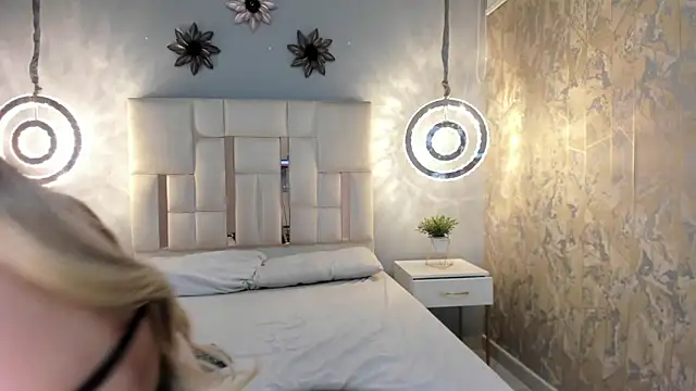 Snapshot of _Paulina_1 chatting on 01.11.25 Paulina 1 online show from 01.11.25