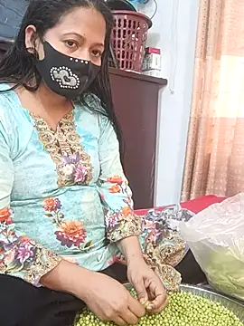 Snapshot of Desi_Best_Anal chatting on 02.19.25 Desi Best Anal online show from 02.19.25