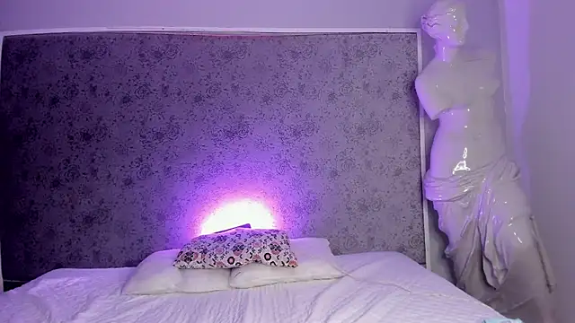 Snapshot of Ari_sunshine_ chatting on 09.24.25 Ari sunshine online show from 09.24.25