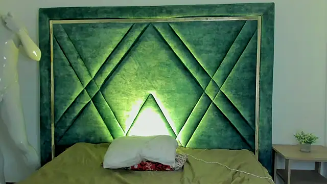 Snapshot of Ari_sunshine_ chatting on 10.01.25 Ari sunshine online show from 10.01.25