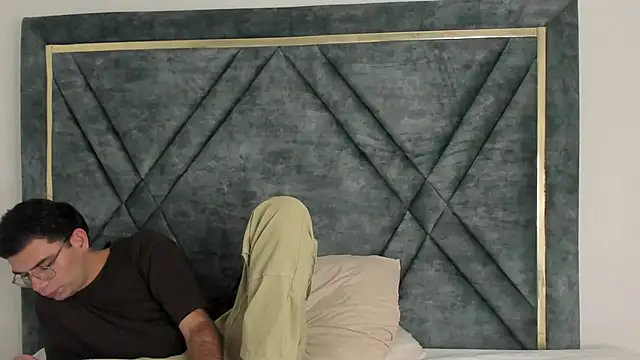 Snapshot of Ari_sunshine_ chatting on 12.14.25 Ari sunshine online show from 12.14.25