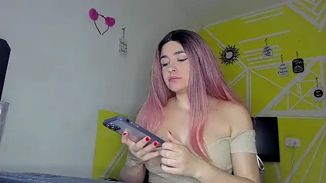 Snapshot of Nikolle_Rouss chatting on 11.11.25 Nikolle Rouss online show from 11.11.25