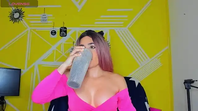 Nikolle Rouss online show from 02.12.26