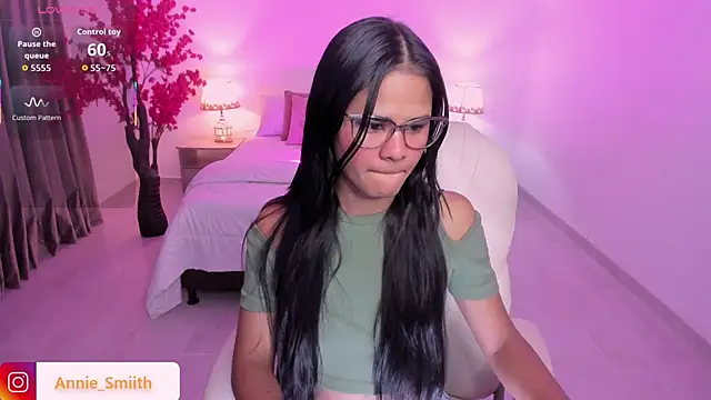 anniie smith online show from 11.18.25