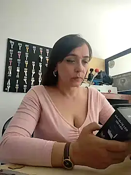 Snapshot of natalie_cowens chatting on 01.30.25 natalie cowens online show from 01.30.25