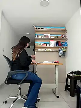 Snapshot of natalie_cowens chatting on 02.05.25 natalie cowens online show from 02.05.25