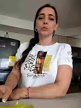 Snapshot of natalie_cowens chatting on 02.19.25 natalie cowens online show from 02.19.25