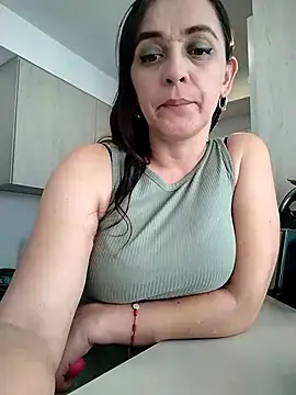 Snapshot of natalie_cowens chatting on 03.08.25 natalie cowens online show from 03.08.25