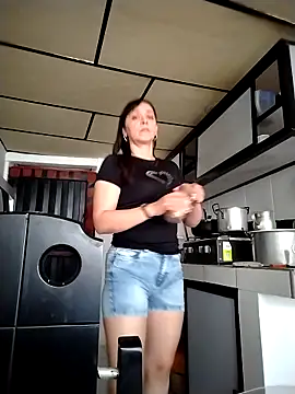 Snapshot of natalie_cowens chatting on 10.07.25 natalie cowens online show from 10.07.25