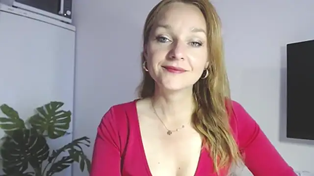 Snapshot of AliciaDesire chatting on 05.06.26 AliciaDesire online show from 05.06.26