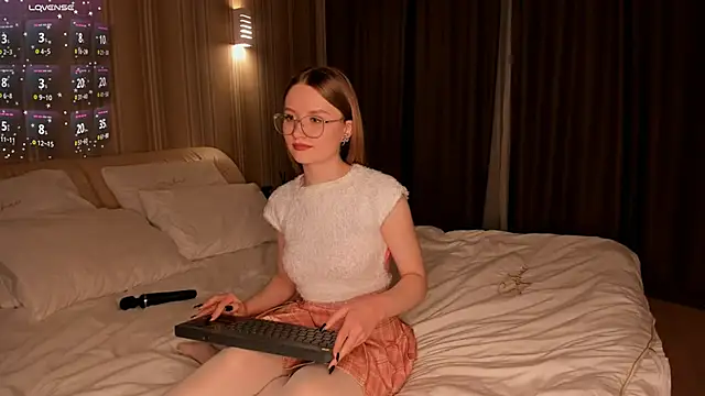 Snapshot of IsabellaTorrance chatting on 01.24.25 IsabellaTorrance online show from 01.24.25