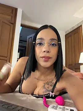 Snapshot of AngelineConnor chatting on 04.10.26 AngelineConnor online show from 04.10.26