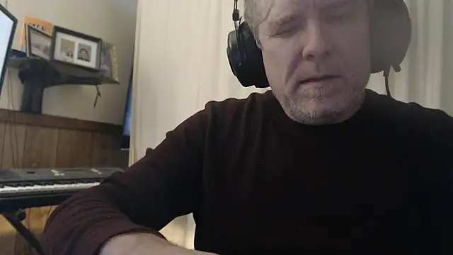 Snapshot of BrisonChase chatting on 03.07.25 BrisonChase online show from 03.07.25