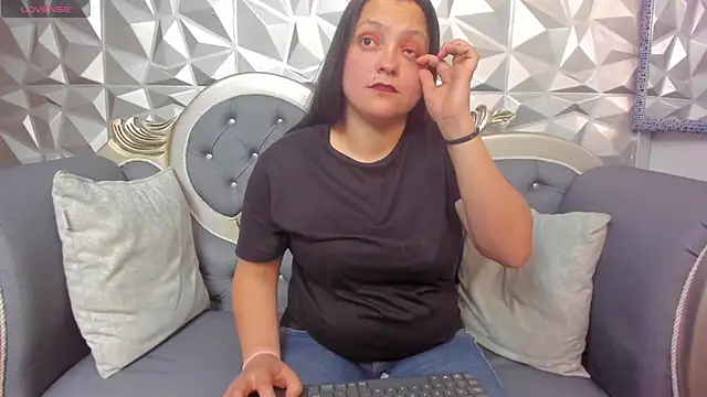 Snapshot of KataleyaStiward chatting on 12.13.24 KataleyaStiward online show from 12.13.24