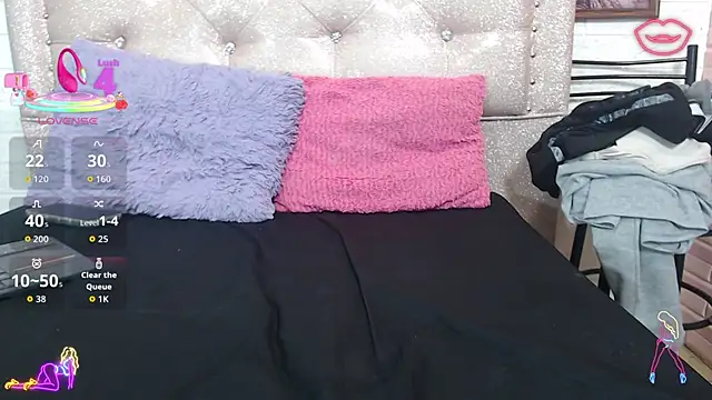 Snapshot of KataleyaStiward chatting on 10.10.25 KataleyaStiward online show from 10.10.25