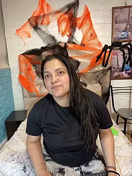 Snapshot of KataleyaStiward chatting on 10.24.25 KataleyaStiward online show from 10.24.25