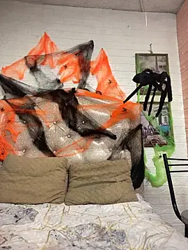 Snapshot of KataleyaStiward chatting on 10.25.25 KataleyaStiward online show from 10.25.25