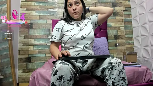 Snapshot of KataleyaStiward chatting on 12.01.25 KataleyaStiward online show from 12.01.25