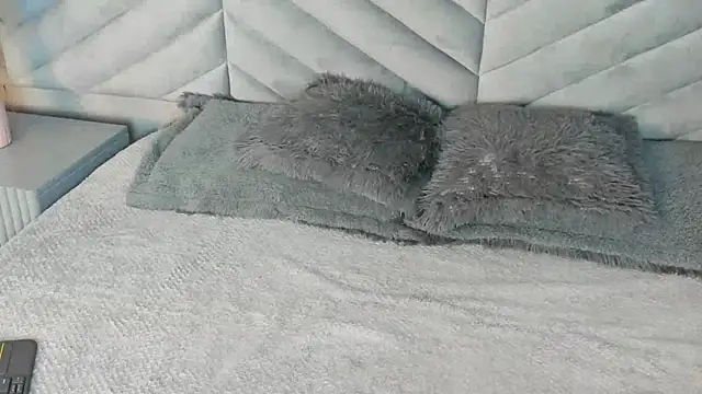 Snapshot of Ary_thompson__ chatting on 12.14.24 Ary thompson online show from 12.14.24