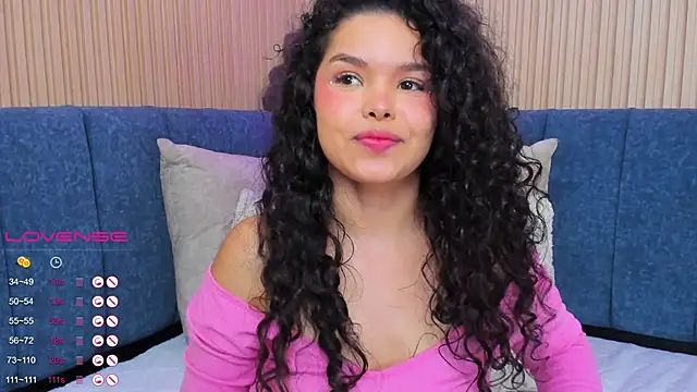 Snapshot of angeline_teen chatting on 01.17.25 angeline teen online show from 01.17.25