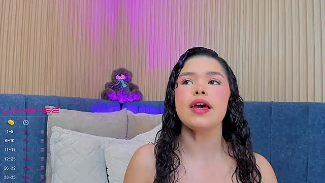 Snapshot of angeline_teen chatting on 01.22.25 angeline teen online show from 01.22.25