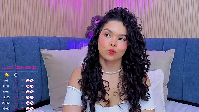 Snapshot of angeline_teen chatting on 01.24.25 angeline teen online show from 01.24.25