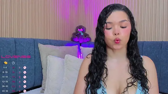 Snapshot of angeline_teen chatting on 02.04.25 angeline teen online show from 02.04.25