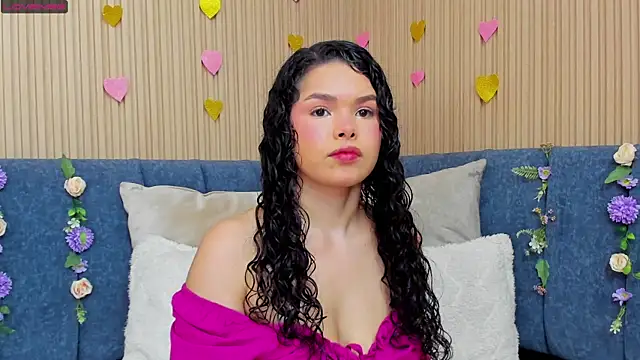 Snapshot of angeline_teen chatting on 02.14.25 angeline teen online show from 02.14.25