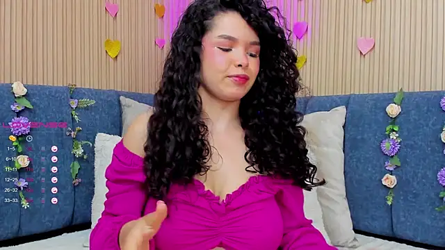 Snapshot of angeline_teen chatting on 02.14.25 angeline teen online show from 02.14.25