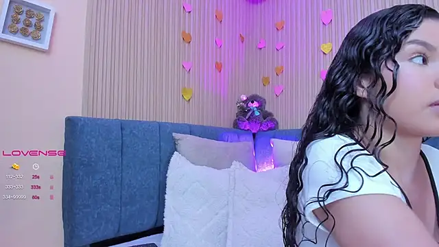 Snapshot of angeline_teen chatting on 02.21.25 angeline teen online show from 02.21.25