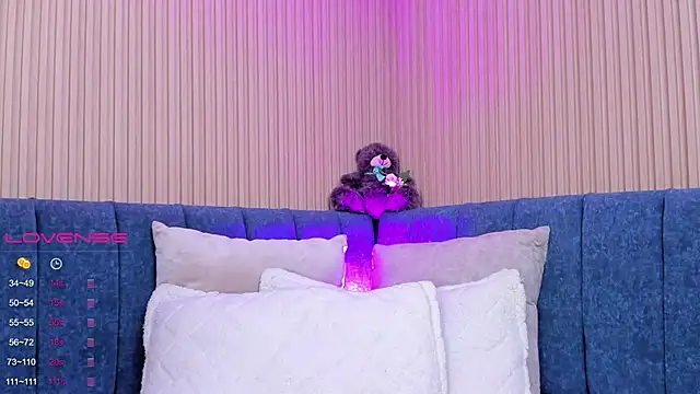 Snapshot of angeline_teen chatting on 03.08.25 angeline teen online show from 03.08.25