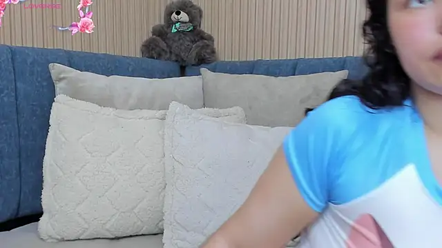 Snapshot of angeline_teen chatting on 10.04.25 angeline teen online show from 10.04.25