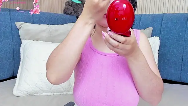 Snapshot of angeline_teen chatting on 11.13.25 angeline teen online show from 11.13.25