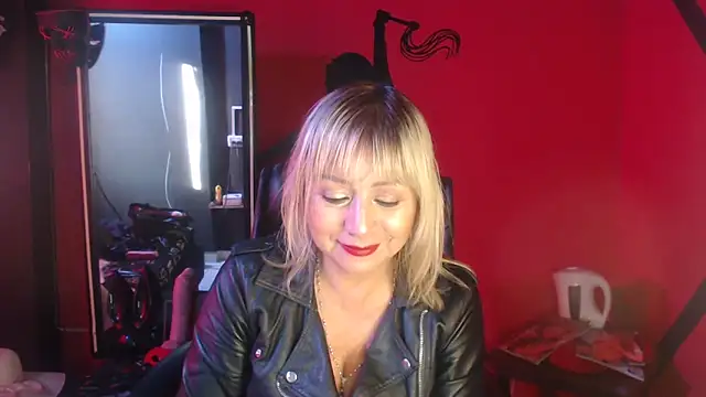 KLOE PIELL online show from 11.05.25