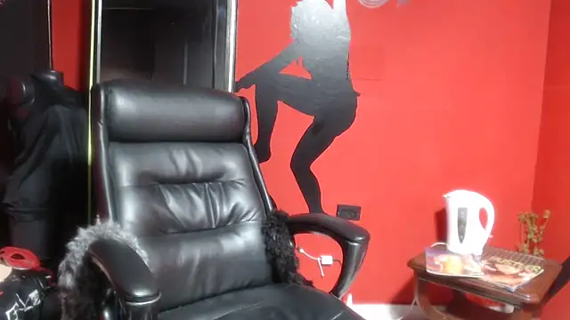 Snapshot of KLOE_PIELL chatting on 12.22.25 KLOE PIELL online show from 12.22.25