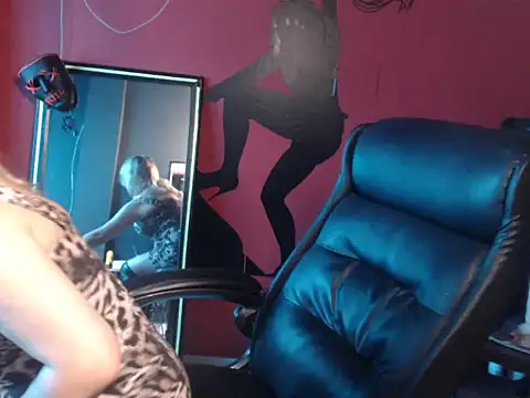 Snapshot of KLOE_PIELL chatting on 02.17.26 KLOE PIELL online show from 02.17.26