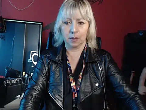 Snapshot of KLOE_PIELL chatting on 02.25.26 KLOE PIELL online show from 02.25.26