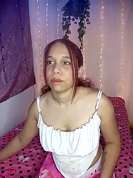 Snapshot of emma-19- chatting on 05.07.26 emma-19- online show from 05.07.26