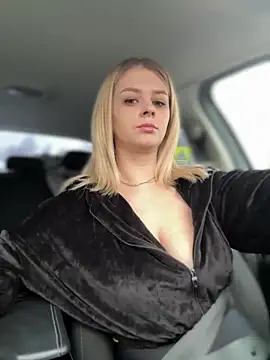 Love Bri online show from 11.28.25