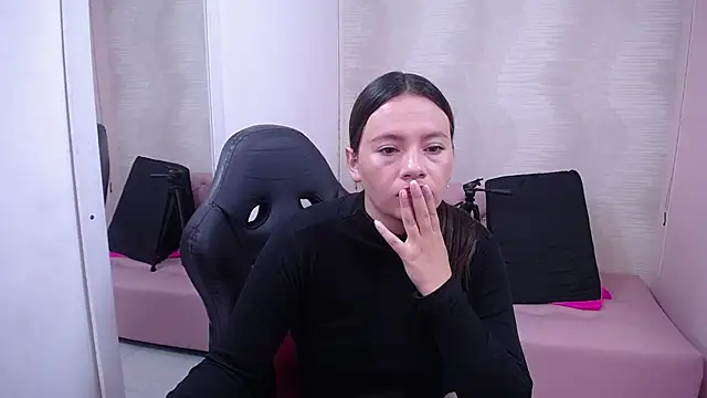 lauraguzman online show from 02.10.25