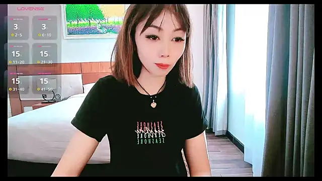 Snapshot of Aster_Hoa chatting on 11.18.25 Aster Hoa online show from 11.18.25