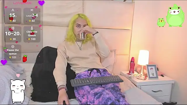 -kisa  online show from 10.24.25