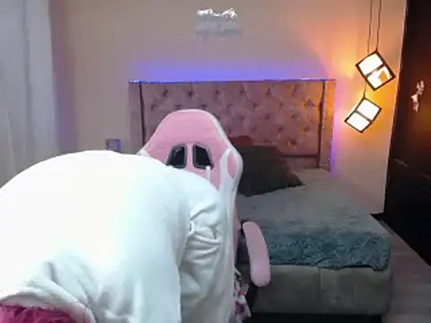 brithany smiith  online show from 03.11.25
