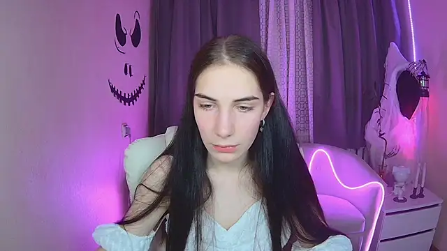 Snapshot of NikaStark_ chatting on 10.24.25 NikaStark online show from 10.24.25